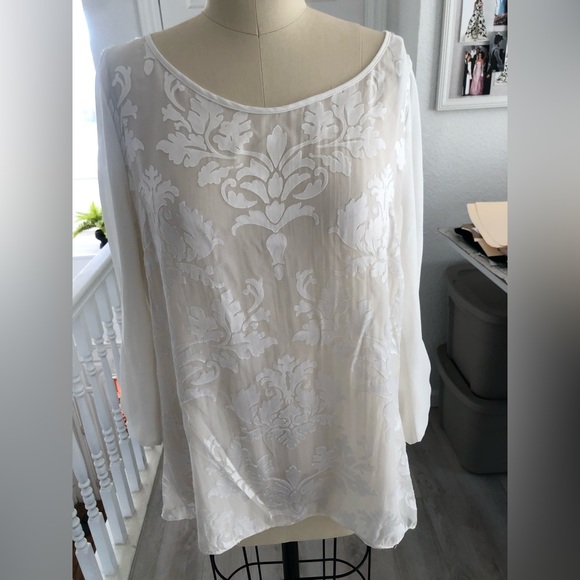 White House Black market 3/4 Bow sleeve burnout, blouse. - Picture 4 of 11